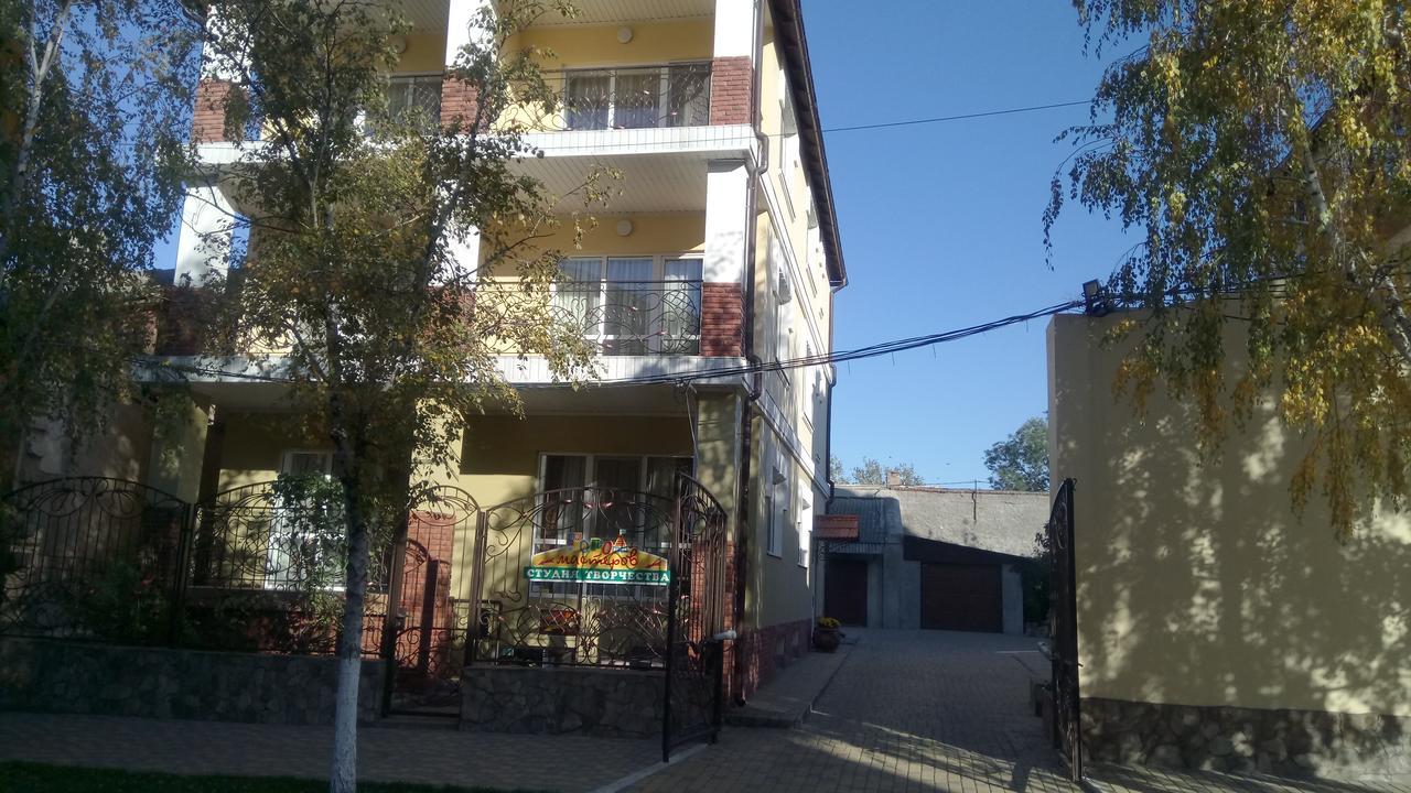 ホテル Fiesta Bilhorod-Dnistrovsʼkyy エクステリア 写真